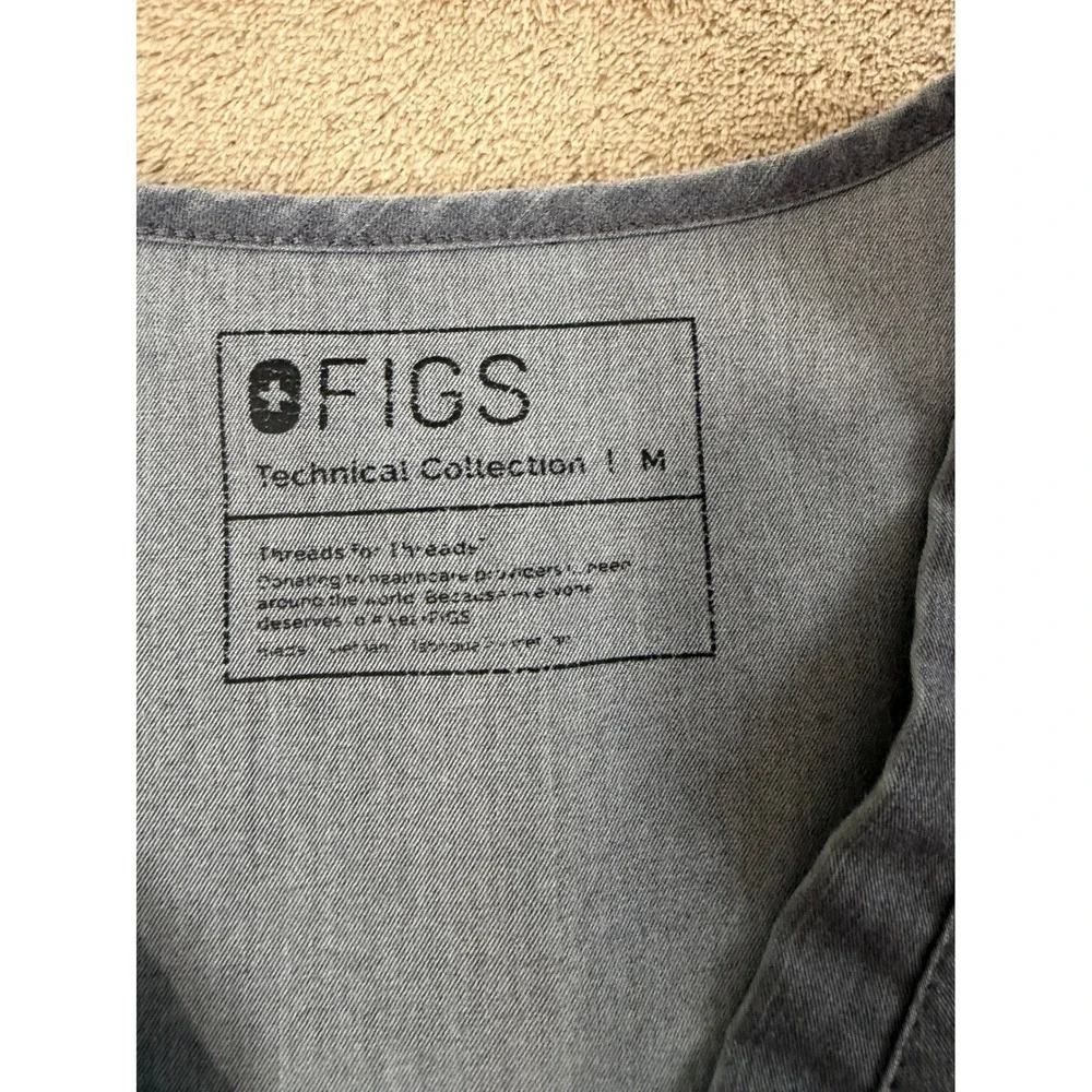 FIGS Technical Collection Casma Three-Pocket Scrub Top Womens M Gray Stretch EUC - Picture 2 of 8